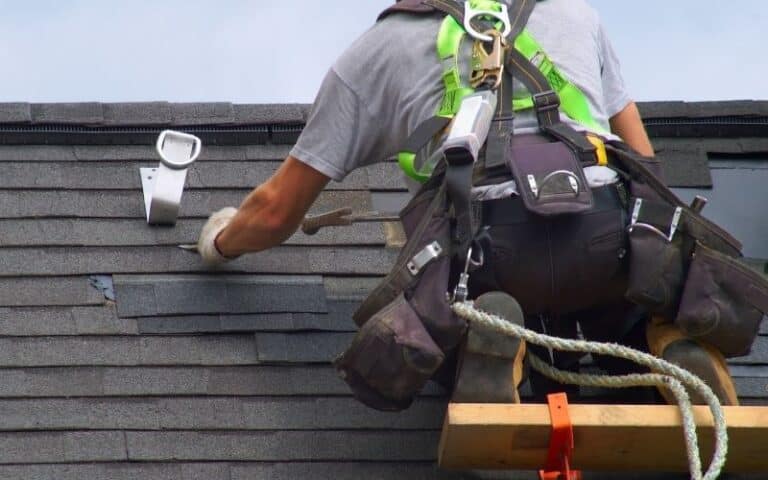 在屋顶工作时如何保护瓦?(让我看看)