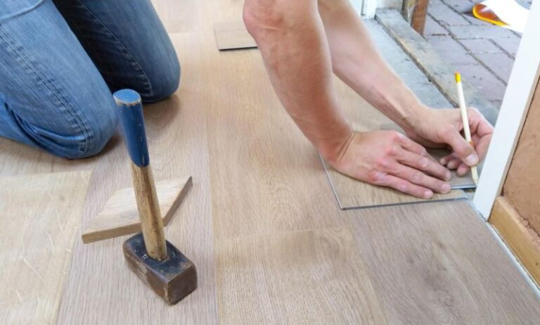 硬木地板清理公司:你应该雇佣他们吗?