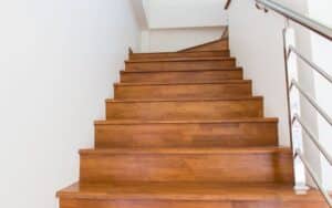 用木头替换地毯楼梯
